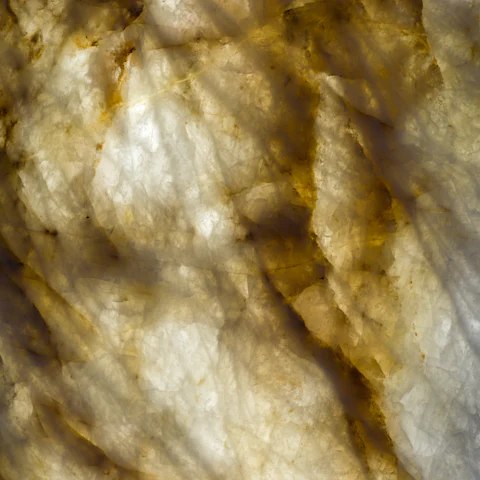 Onyx miel rétroéclairé, aux veines dorées